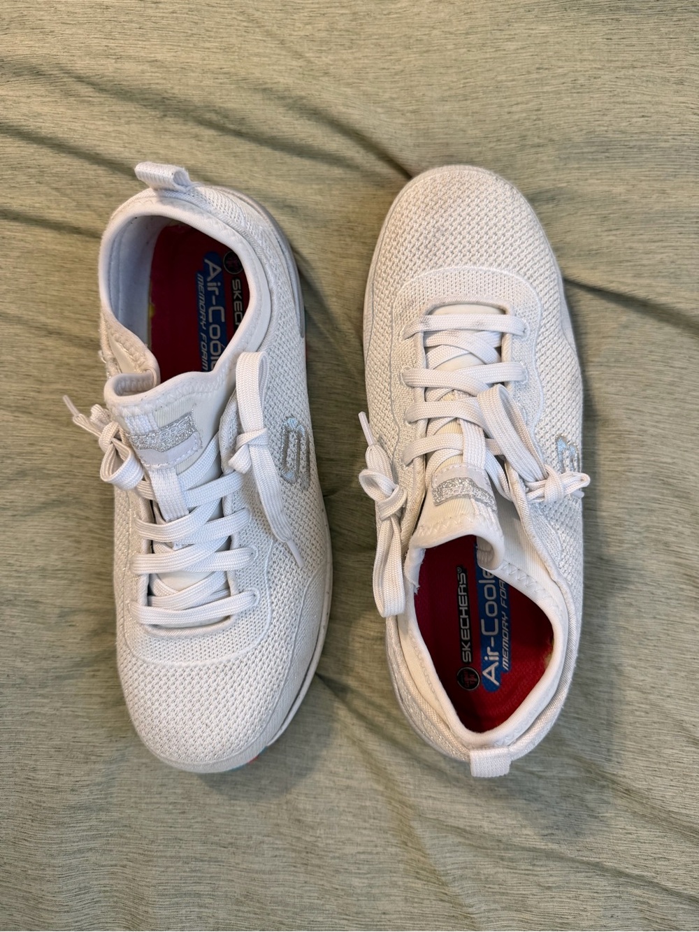 Skechers glittery White Knit Sneakers - comp toe - women’s size 8